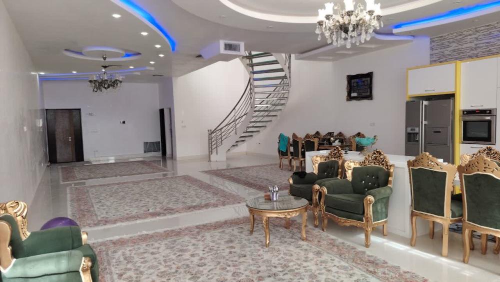 فروش ویلایی دو طبقه خ شهریور (املاک کاشمر)